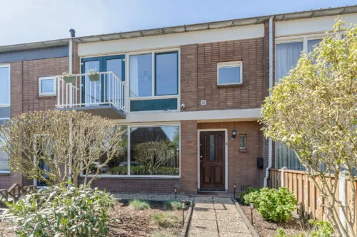 Terraced house for sale: Leeuweriklaan 76, Het Ooij Tiel