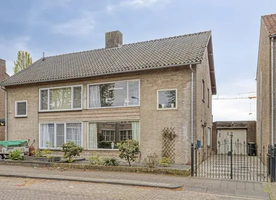 Twee-onder-één-kap te koop: Leeuwerikstraat 27, Vogelbuurt Oss