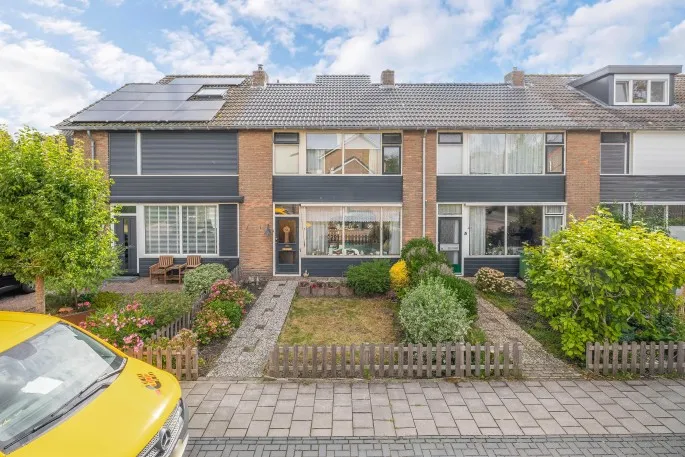 Tussenwoning te koop: Leeuwerikstraat 6, Westzaan Zuid Westzaan