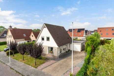 Vrijstaande woning te koop: Lege Marren 5, Stiens Stiens
