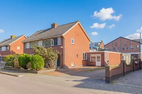 Twee-onder-één-kap te koop: Leidsemeerstraat 25, Buitenkaag Buitenkaag