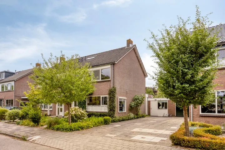 Twee-onder-één-kap te koop: Leidsemeerstraat 55, Buitenkaag Buitenkaag