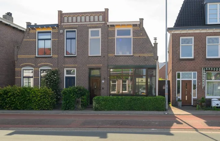 Twee-onder-één-kap te koop: Leidsestraat 17, Hillegom