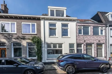 Terraced house for sale: Leidsestraat 64, Leidsebuurt-west Haarlem