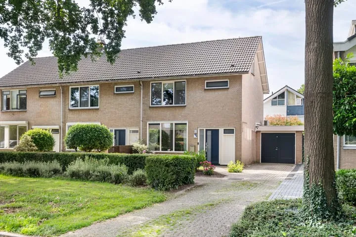 Corner house for sale: Leigraaf 63, Klein Middelveld Druten