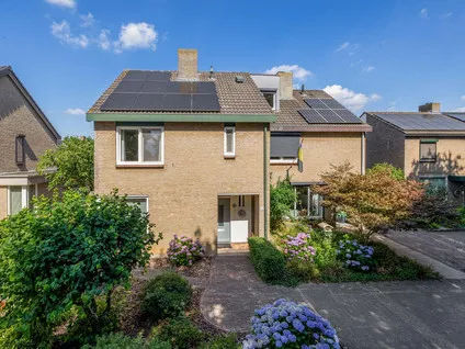 Twee-onder-één-kap te koop: Leijgraaf 184, Kern Belfeld Belfeld