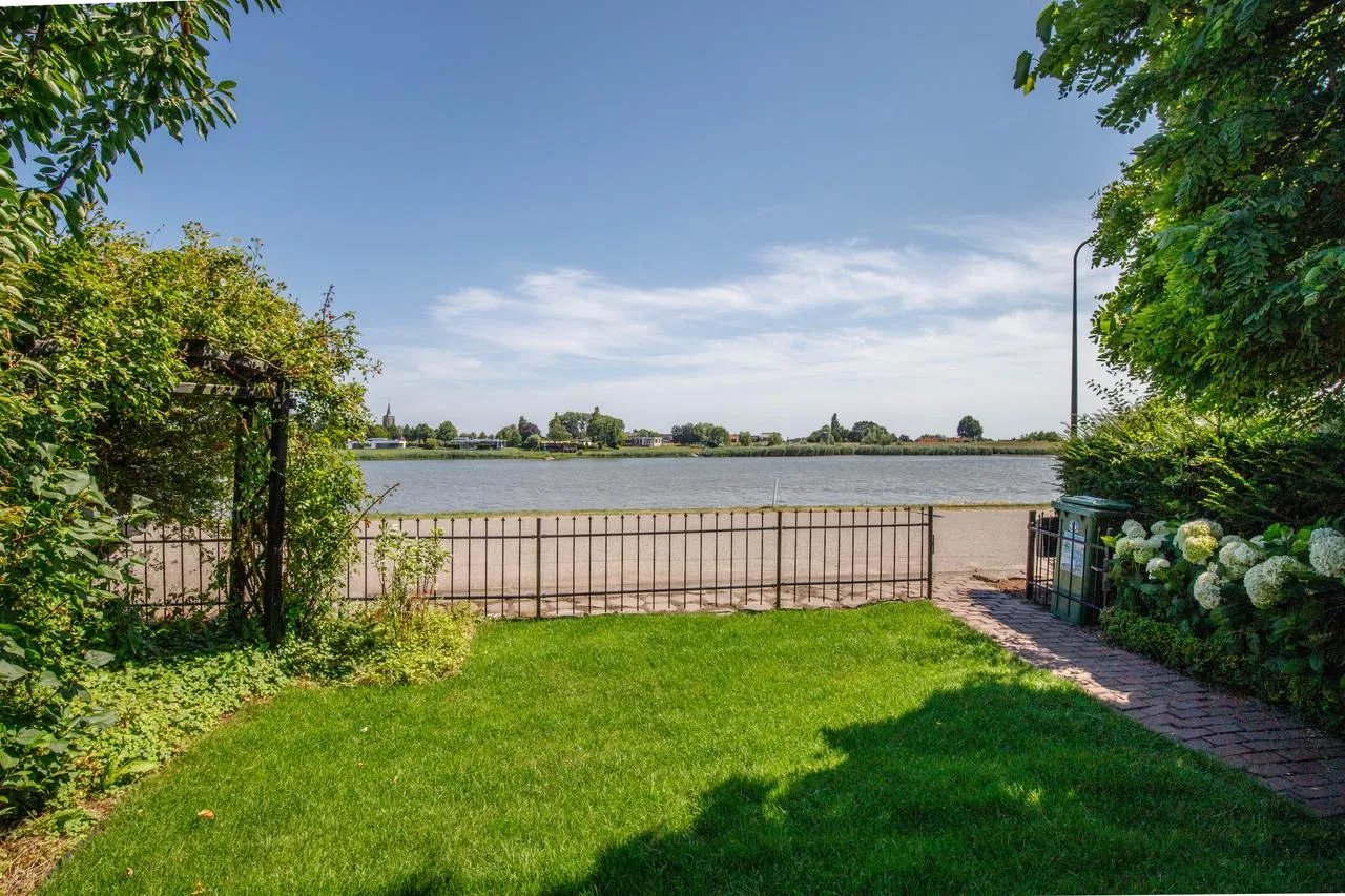 Hoekwoning te koop: Lekdijk 178, Ammerstol