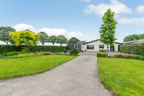Appartement te koop: Lekerseweg 1A, Verspreide huizen Venhorst Venhorst