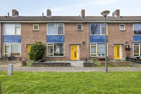 Tussenwoning te koop: Lekstraat 11, Oosterwijk Beverwijk
