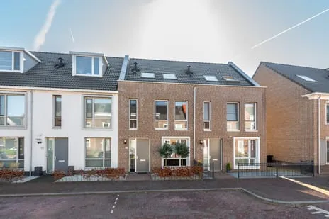 Tussenwoning te koop: Lekstraat 134, Het Dorpshart Hoef En Haag