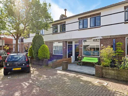 Tussenwoning te koop: Leliestraat 22, Van Boetzelaerstraat Alphen Aan Den Rijn