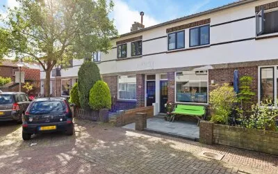 Tussenwoning te koop: Leliestraat 22, Van Boetzelaerstraat Alphen Aan Den Rijn