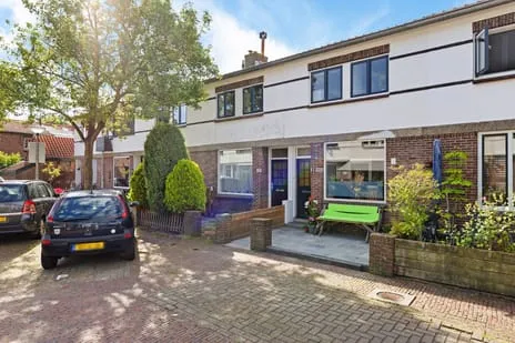 Tussenwoning te koop: Leliestraat 22, Van Boetzelaerstraat Alphen Aan Den Rijn