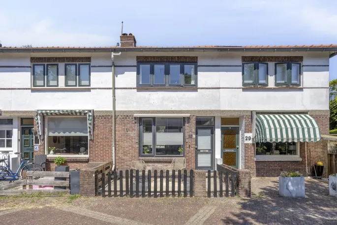 Tussenwoning te koop: Leliestraat 27, Van Boetzelaerstraat Alphen Aan Den Rijn