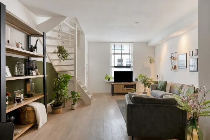Tussenwoning te koop: Leliestraat 27, Noletbuurt Schiedam