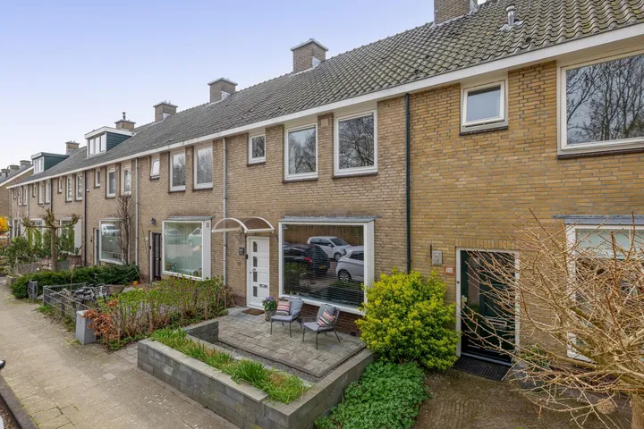 Tussenwoning te koop: Leliestraat 28, Zevenhuizen