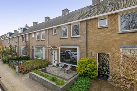 Tussenwoning te koop: Leliestraat 28, Zevenhuizen (Zh)
