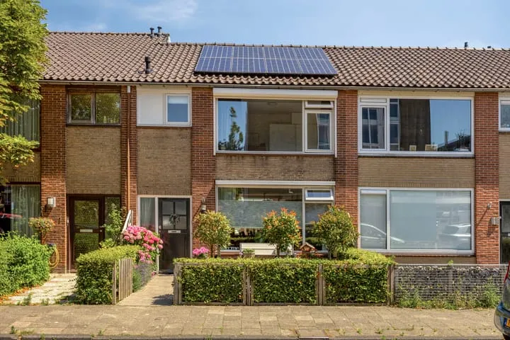Terraced house for sale: Leliestraat 3, Naaldwijk Centrumgebied Naaldwijk