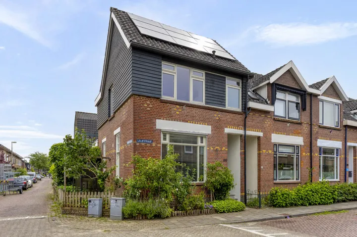 Corner house for sale: Leliestraat 30, De Hoven Deventer