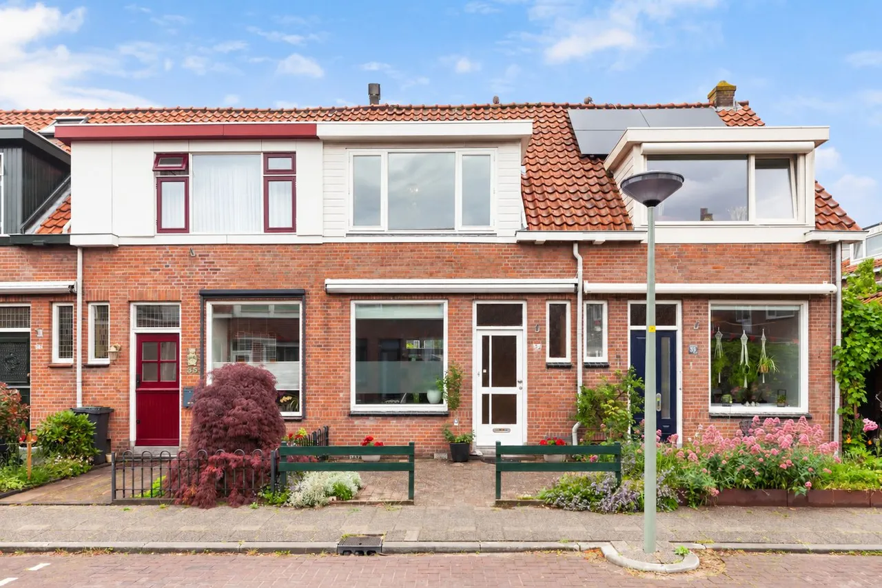 Tussenwoning te koop: Leliestraat 37, Vlaardingen