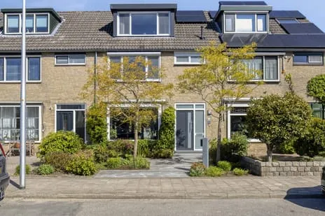 Tussenwoning te koop: Leliestraat 4, Roelofarendsveen-Noord Roelofarendsveen