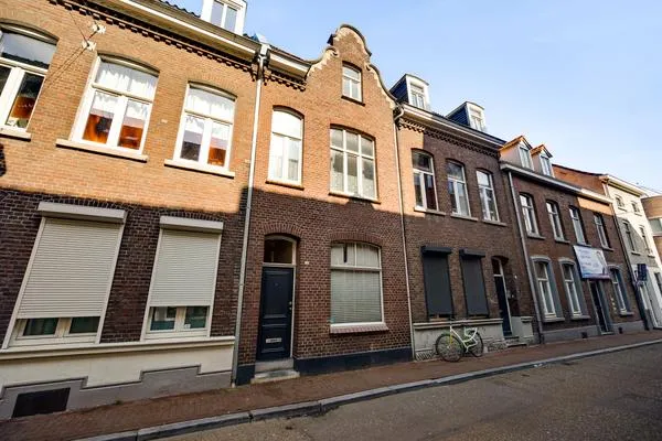 Tussenwoning te koop: Leliestraat 5, Roermond
