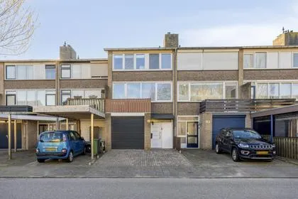 Tussenwoning te koop: Leliestraat 64, Beek Beek En Donk