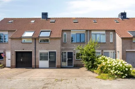 Terraced house for sale: Lemsterweg 67, Eerste woonwijk Zeewolde