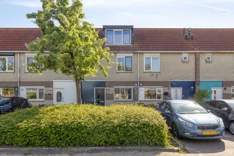 Tussenwoning te koop: Lenie Blindstraat 8, Muggenburg Schagen