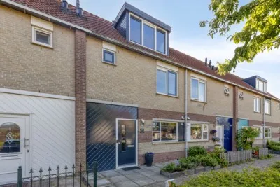 Tussenwoning te koop: Lenie Blindstraat 8, Muggenburg Schagen