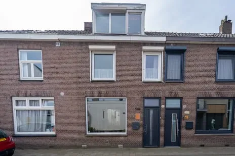 Tussenwoning te koop: Leo XIII-straat 26, Pastorieklamp West Tilburg