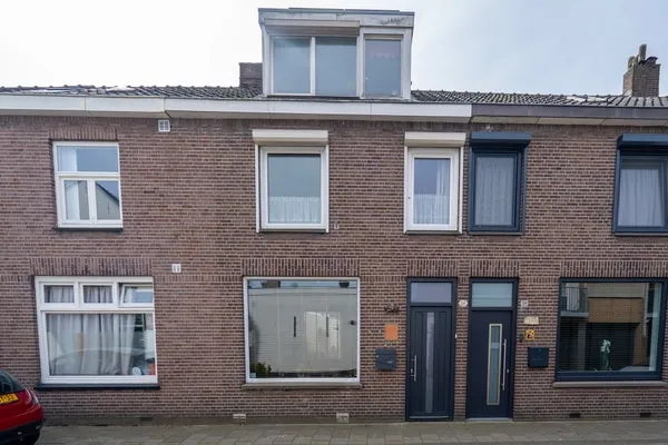 Tussenwoning te koop: Leo XIII-straat 26, Pastorieklamp West Tilburg