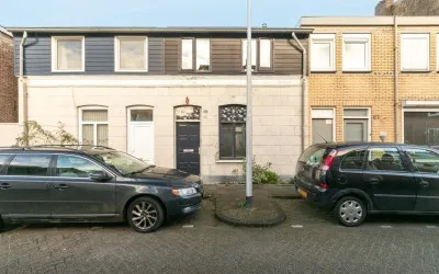 Tussenwoning te koop: Leo XIII-straat 69, Pastorieklamp West Tilburg