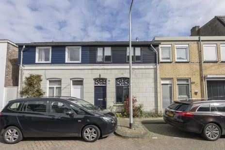 Tussenwoning te koop: Leo XIII-straat 69, Pastorieklamp West Tilburg
