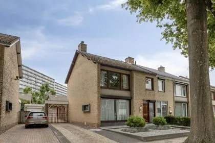 Twee-onder-één-kap te koop: Leon Biessenstraat 32, Heerlerbaan-Oost Heerlen