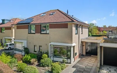 Tussenwoning te koop: Leonard Springerlaan 10, Op den Haar Deventer