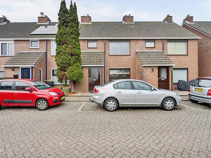 Tussenwoning te koop: Lepelaar 28, Oud-Beijerland