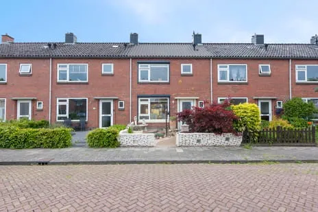 Tussenwoning te koop: Lesturgeonstraat 30, Luchiesland Zuid Assen