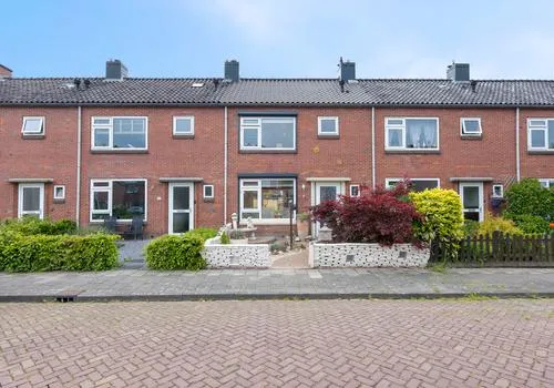 Tussenwoning te koop: Lesturgeonstraat 30, Luchiesland Zuid Assen
