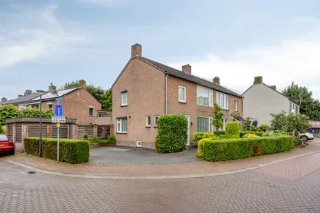 Twee-onder-één-kap te koop: Leunisdijk 32, Esch Esch