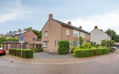 Twee-onder-één-kap te koop: Leunisdijk 32, Esch Esch