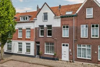 Tussenwoning te koop: Leutherweg 21, Dr. Poelsplein e.o. Venlo