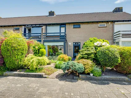 Tussenwoning te koop: Leuvenhoek 11, Hoeven Hoeven