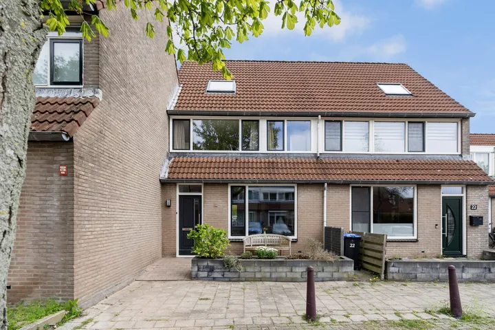 Tussenwoning te koop: LIAUCKAMASTATE 24, Leeuwarden