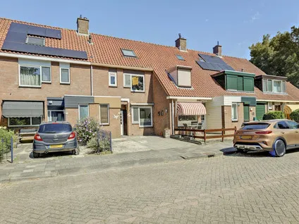 Terraced house for sale: Libelleveen 117, Middengebied Spijkenisse