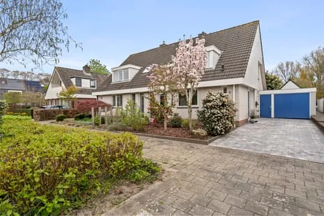 Twee-onder-één-kap te koop: Lichtenbeek 35, De Velden en Beken Ede