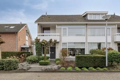 Tussenwoning te koop: Liefkenshoek 24, Riel-Dorp Riel
