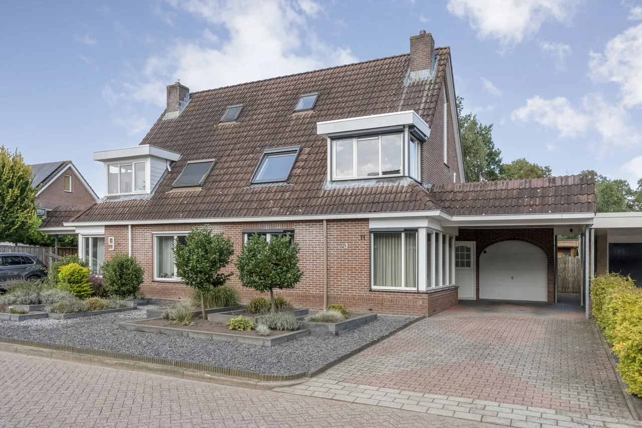 Twee-onder-één-kap te koop: Liezenstraat 11, Beerzerveld