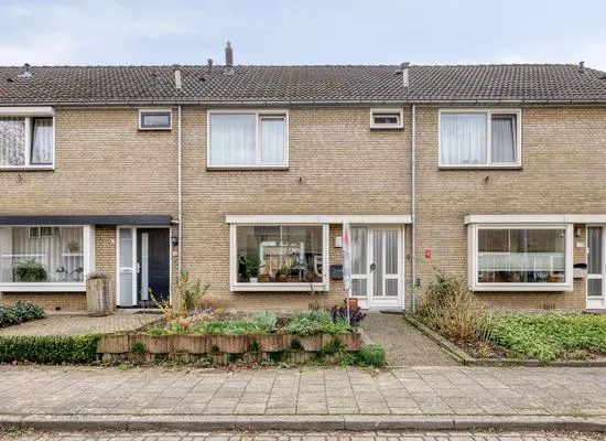 Tussenwoning te koop: Ligusterstraat 17, Liefkenshoek Heteren