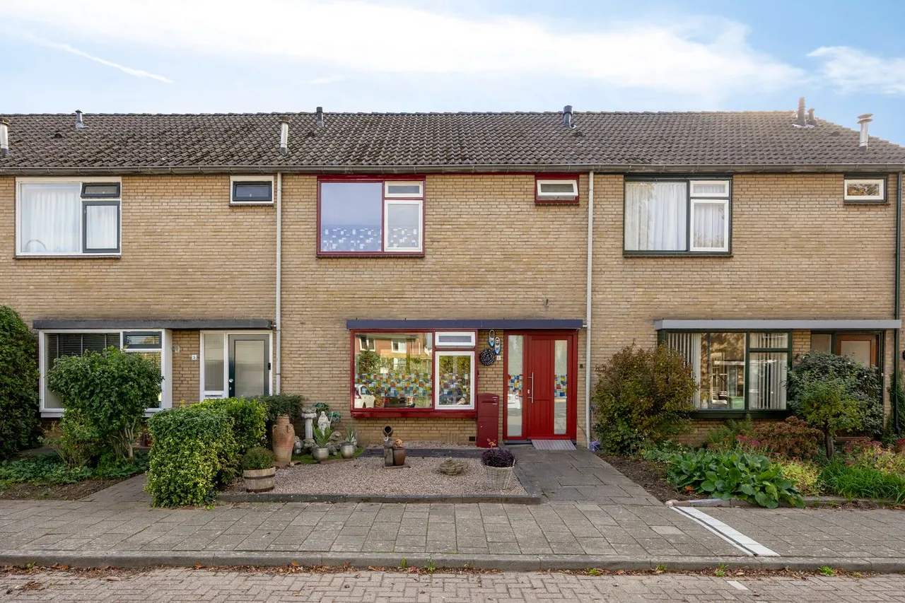 Tussenwoning te koop: Ligusterstraat 5, Heteren